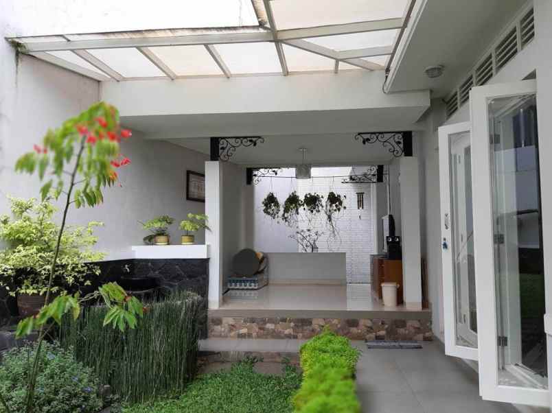 rumah lux di sayap setra murni bandung