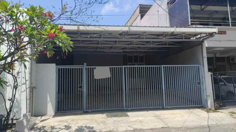 rumah manyar jaya strategis hadap utara