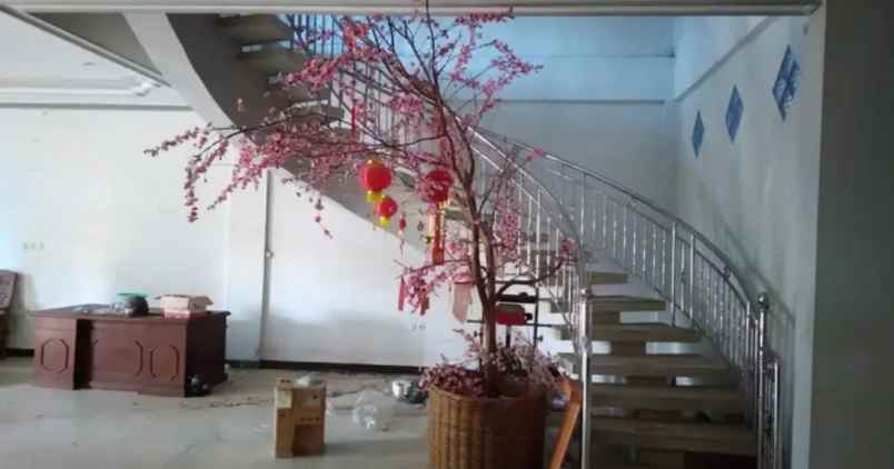 rumah mewah 3 lantai lokasi imam bonjol