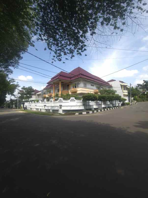rumah mewah dalam komplek elit di duren sawit jaktim