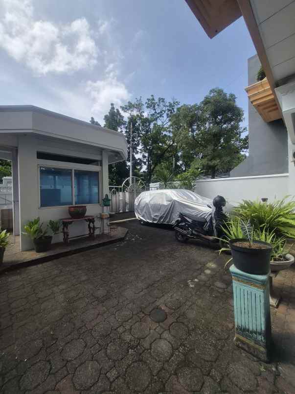 rumah mewah dalam komplek elit di duren sawit jaktim