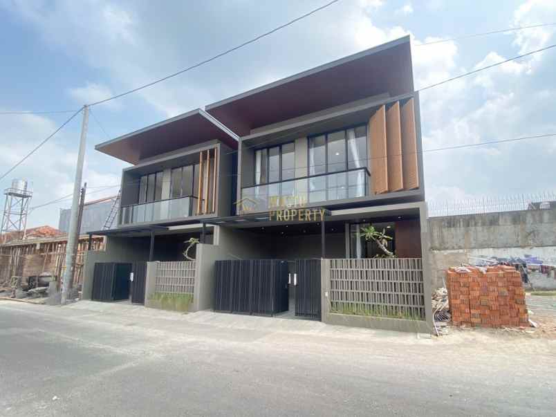 rumah mewah full furnished 8 menit ke jogja city mall