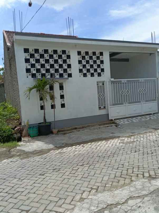 rumah mewah kawasan bisnis tasikmadu karanganyar