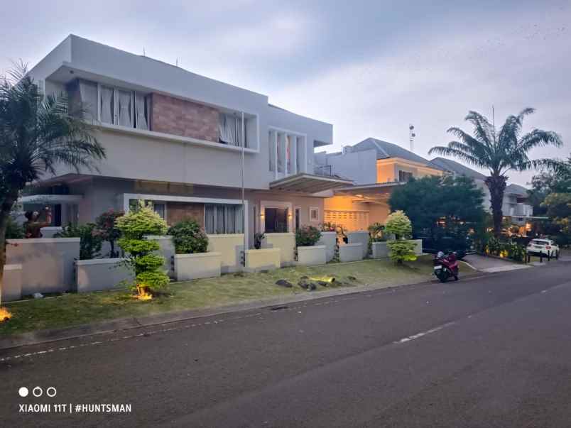 rumah mewah kota wisata cibubur