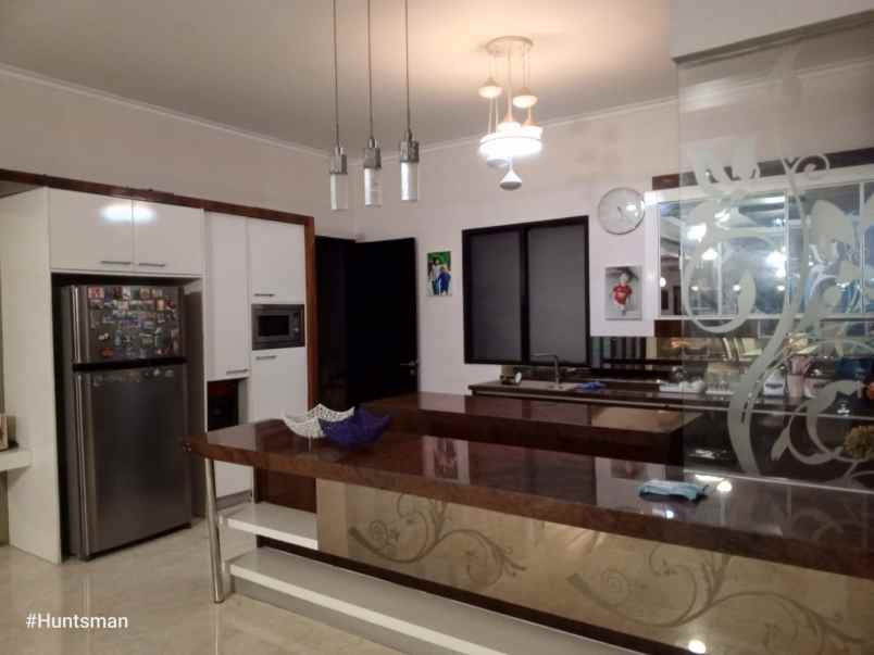 rumah mewah kota wisata cibubur