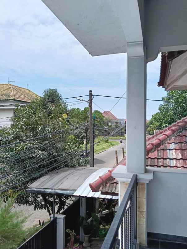 rumah mewah siap huni plus perabot di araya