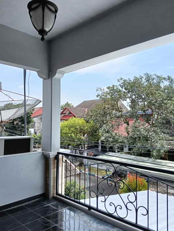 rumah mewah siap huni plus perabot di araya