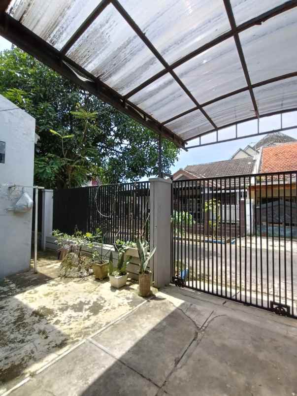 rumah mewah siap huni plus perabot di araya