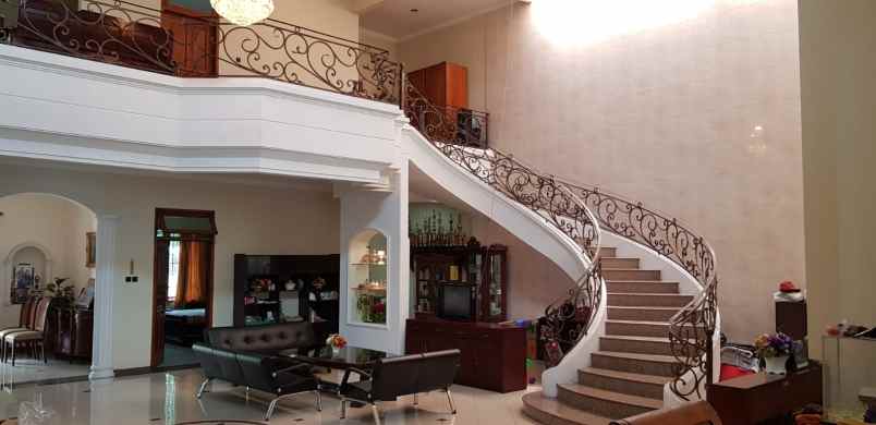 rumah mewah surabaya selatan