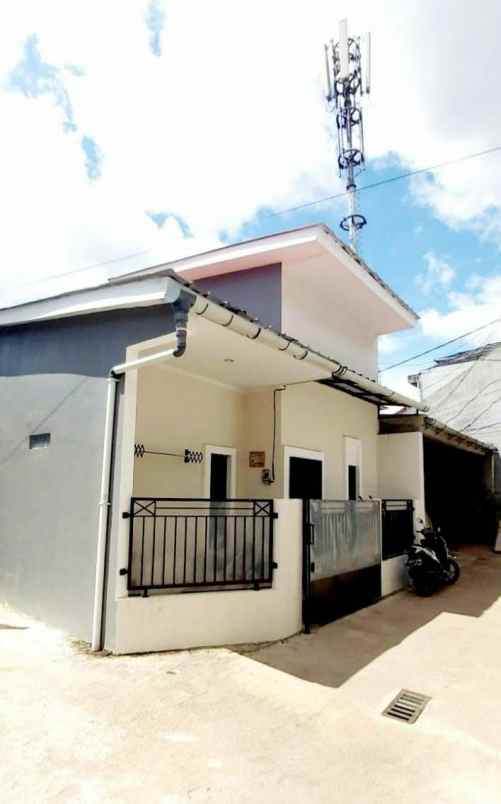 rumah mezzanin second bambu apus jakarta timur