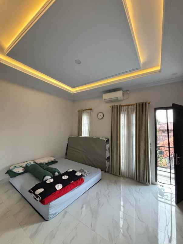 rumah modern 2 lantai jagakarsa