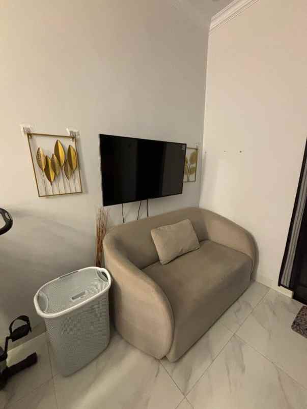 rumah modern 2 lantai jagakarsa