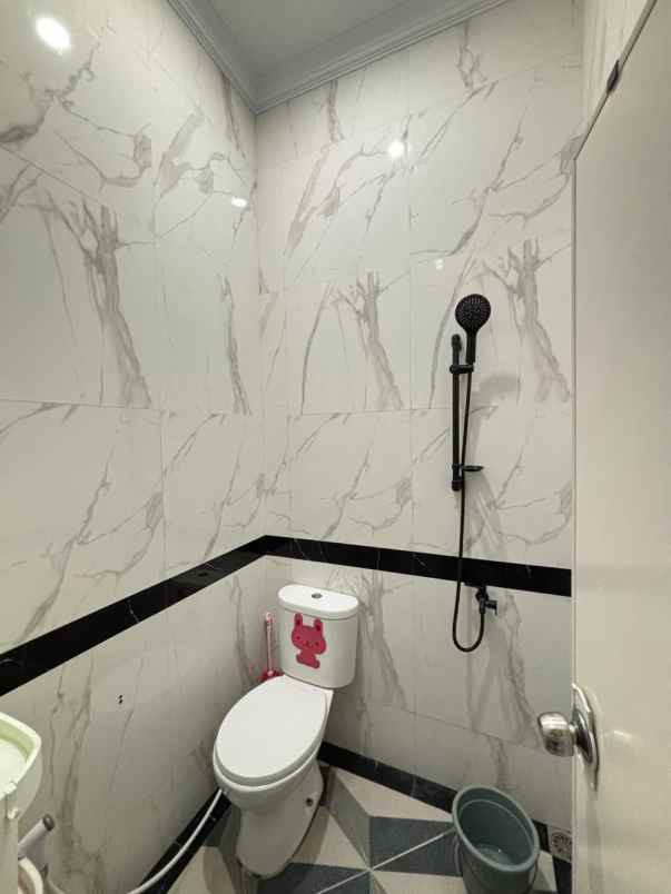rumah modern 2 lantai jagakarsa