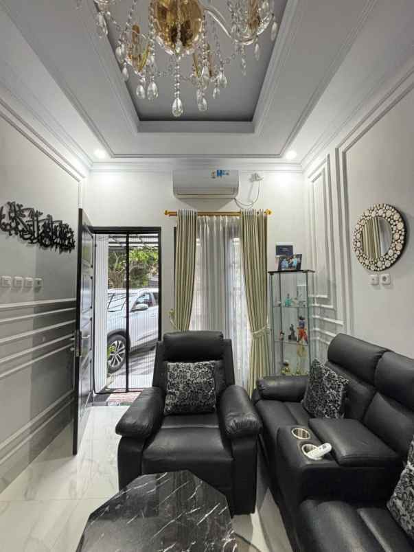 rumah modern 2 lantai jagakarsa