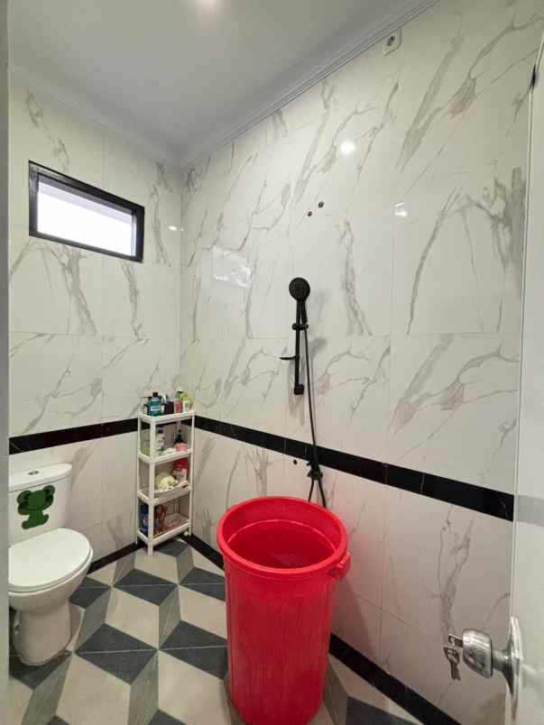 rumah modern 2 lantai jagakarsa
