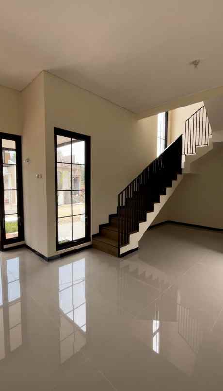 rumah modern 2 lantai lokasi belakang gor malang