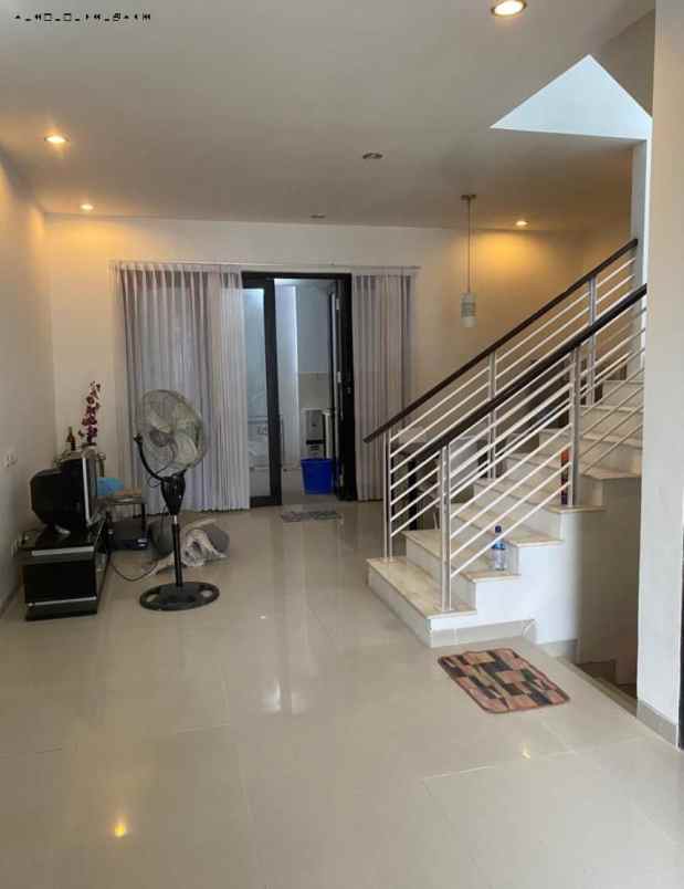 rumah pantai mentari strategis