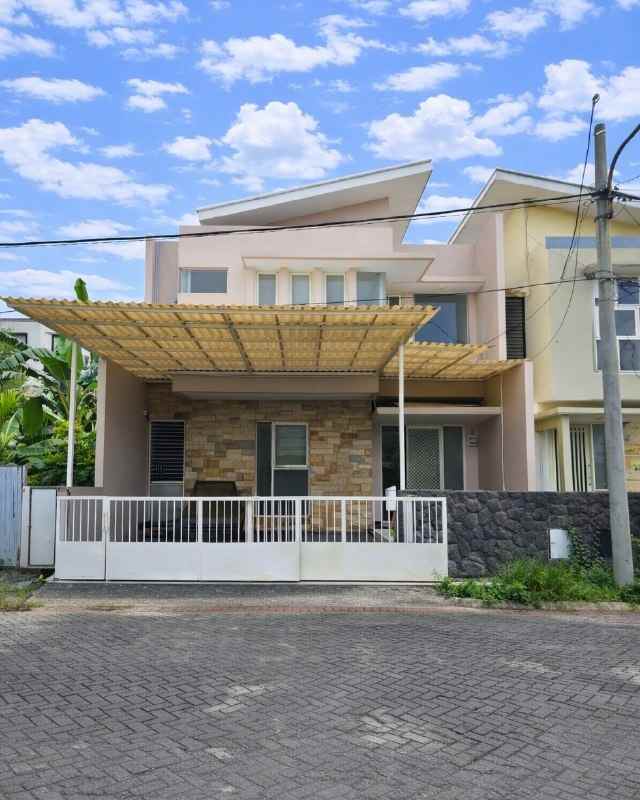 rumah pantai mentari strategis