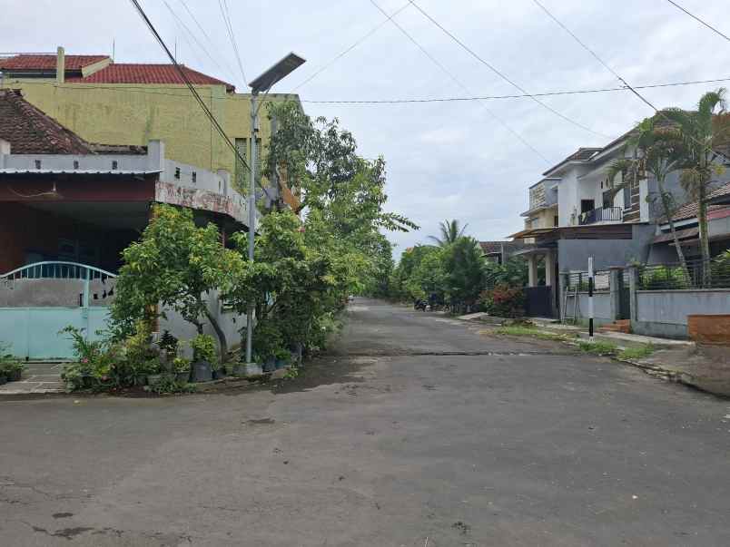rumah pojok di griya mangli indah jember