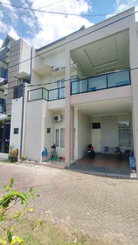 rumah posisi hook modern minimalis lokasi suhat