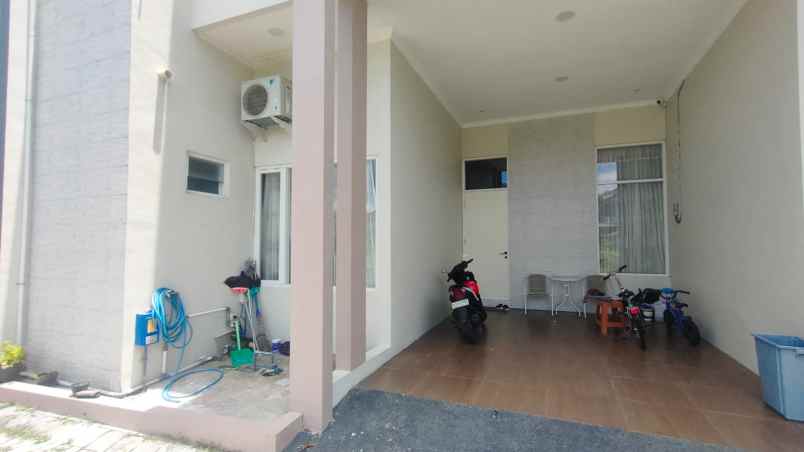 rumah posisi hook modern minimalis lokasi suhat