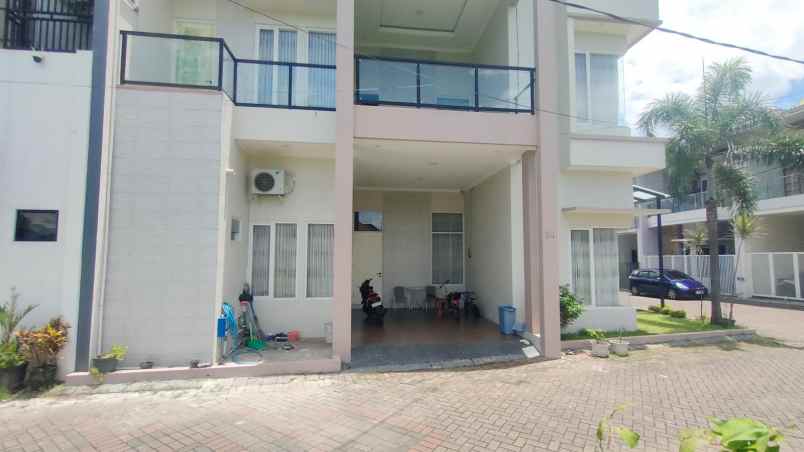 rumah posisi hook modern minimalis lokasi suhat