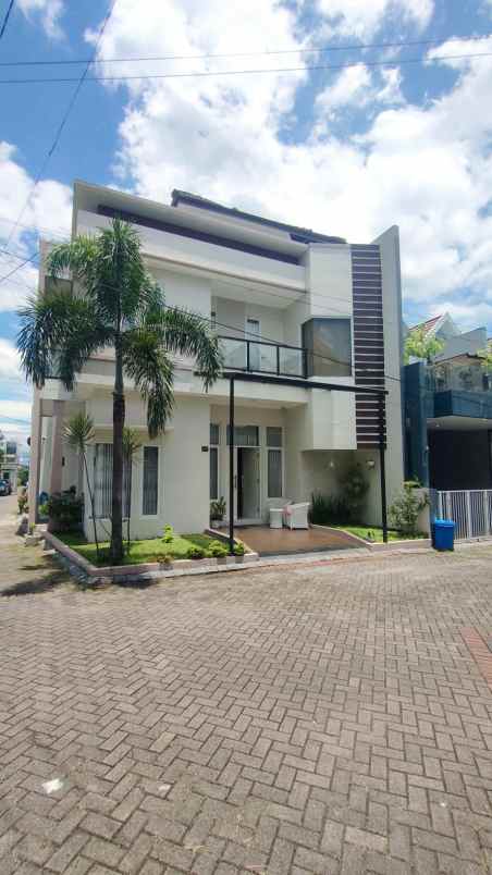 rumah posisi hook modern minimalis lokasi suhat