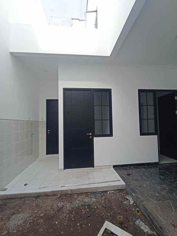 rumah raya sutorejo baru 2 lantai row jalan 5 mobil