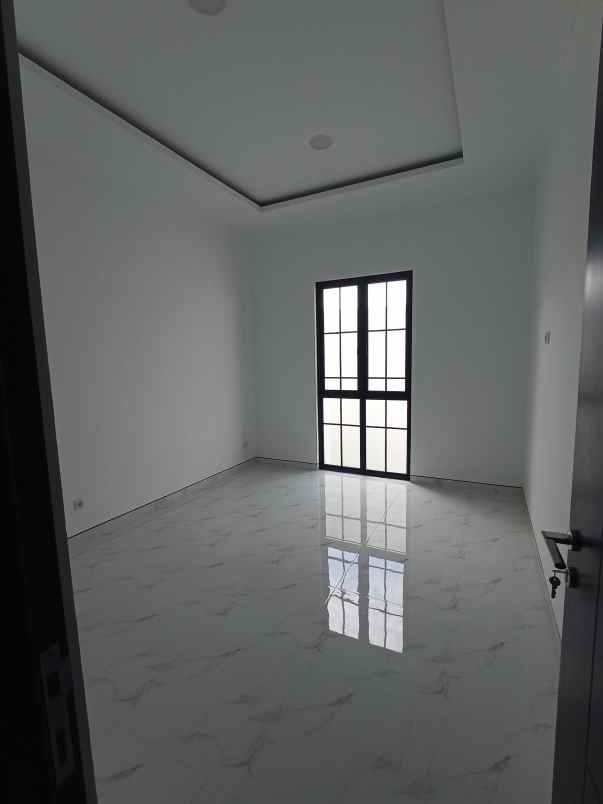 rumah raya sutorejo baru 2 lantai row jalan 5 mobil