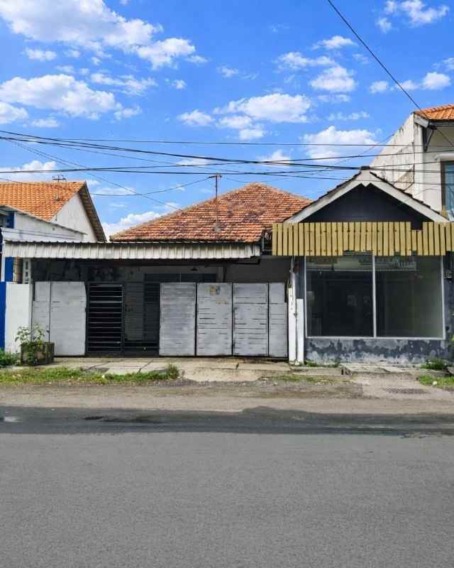 rumah rungkut menanggal strategis