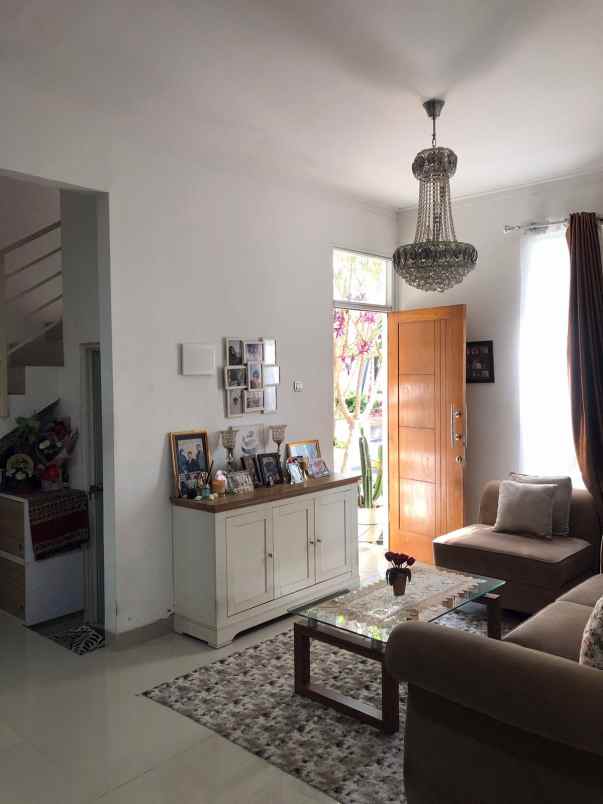 rumah second terawat dalam cluster di kalisari jaktim