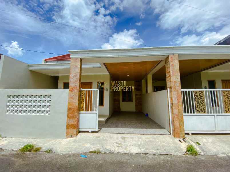 rumah semi furnish di uii jakal sleman 800jt nego