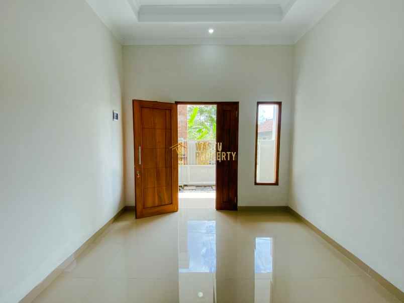 rumah semi furnish di uii jakal sleman 800jt nego