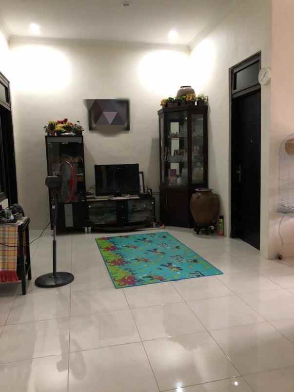 rumah siap huni 1 5 lantai di pondok candra indah