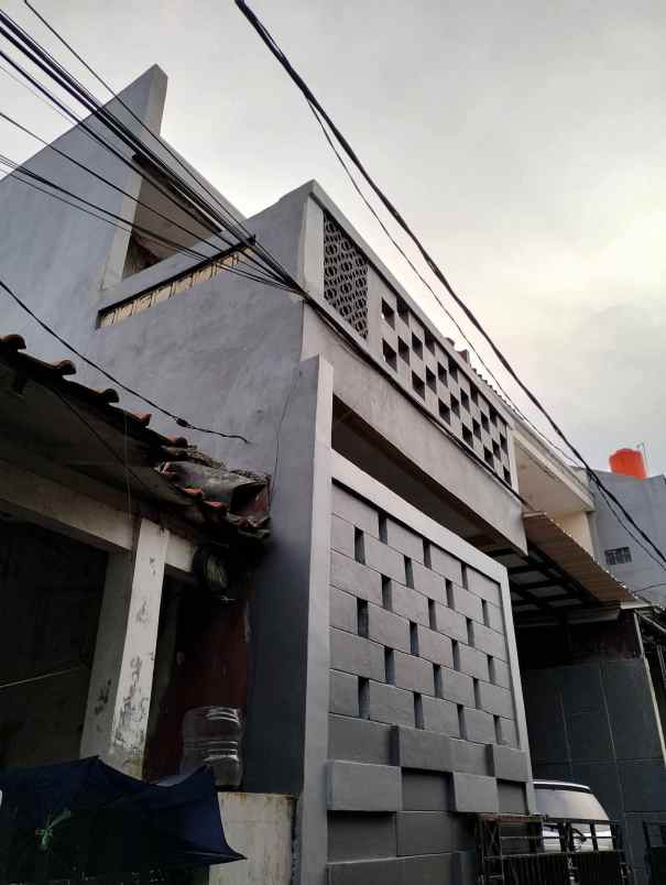 rumah siap huni 2 lantai di kukusan depok dekat ke ui