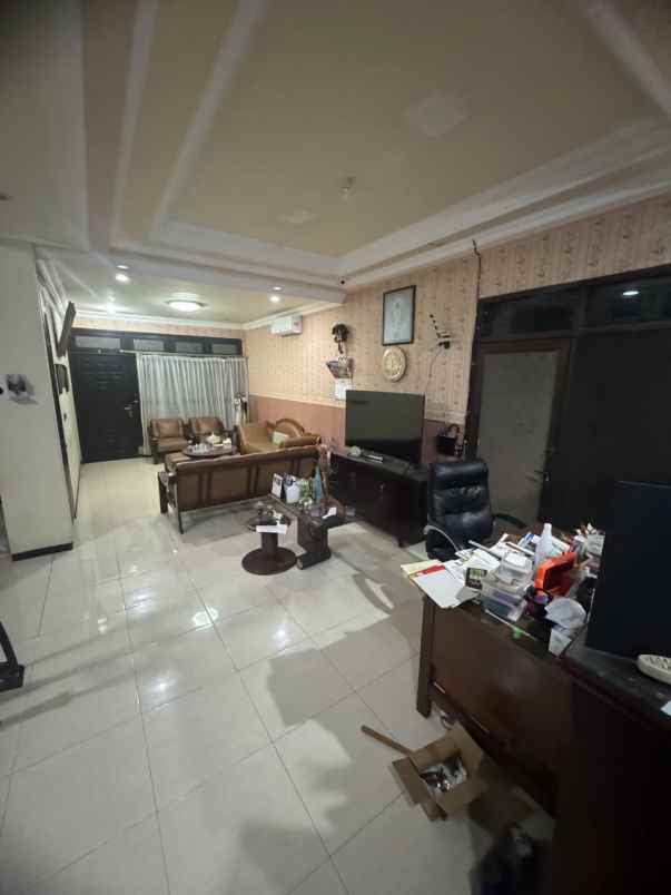 rumah siap huni 2 lantai semi furnished di wonorejo
