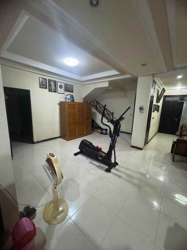 rumah siap huni 2 lantai semi furnished di wonorejo