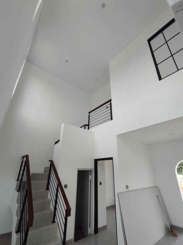 rumah syariah 2 lantai dekat tol kota wisata