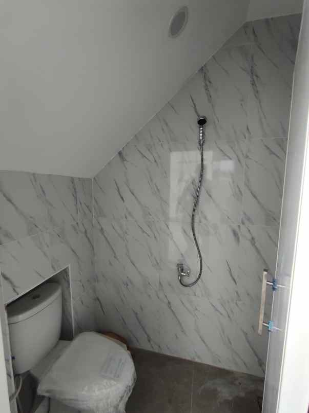 rumah syariah 2 lantai dekat tol kota wisata