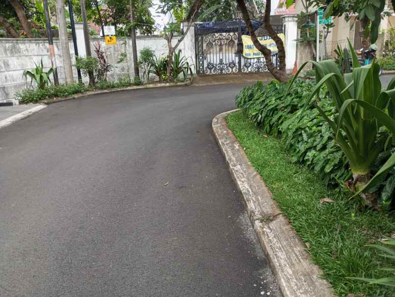 rumah tinggal dengan tanah luas