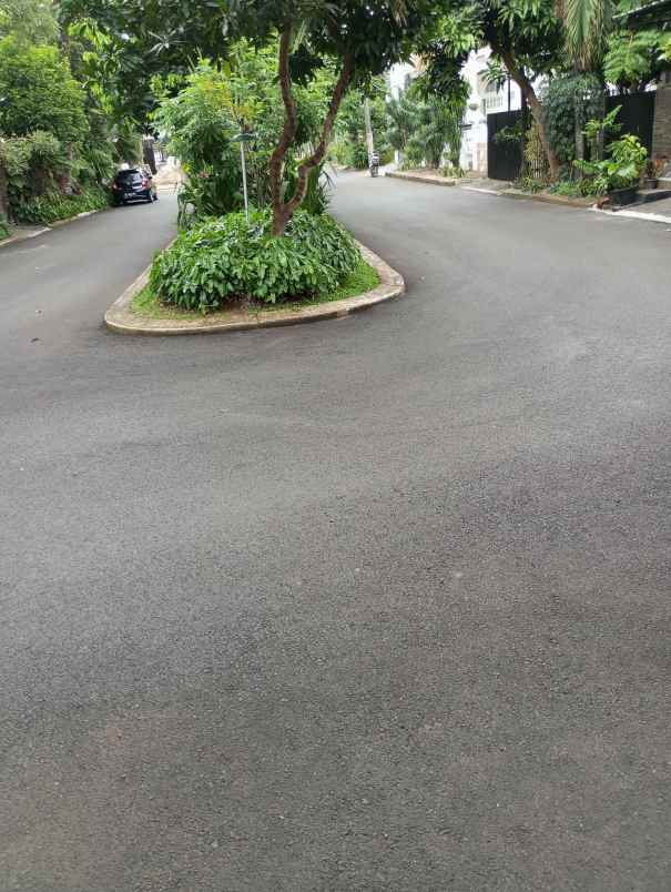 rumah tinggal dengan tanah luas