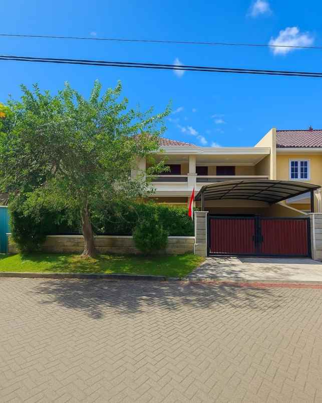 rumah villa riviera pakuwon city strategis siap huni