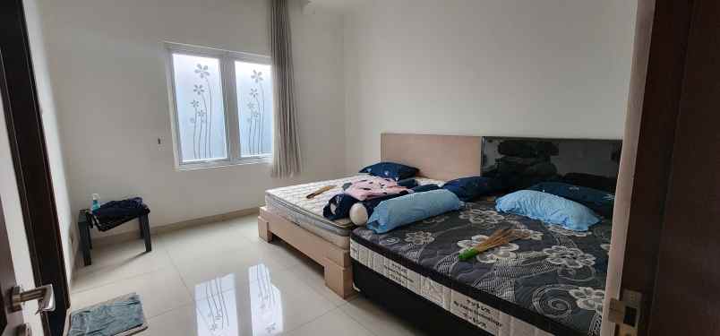 rumahdijual kolam renang di mainroad setiabudi