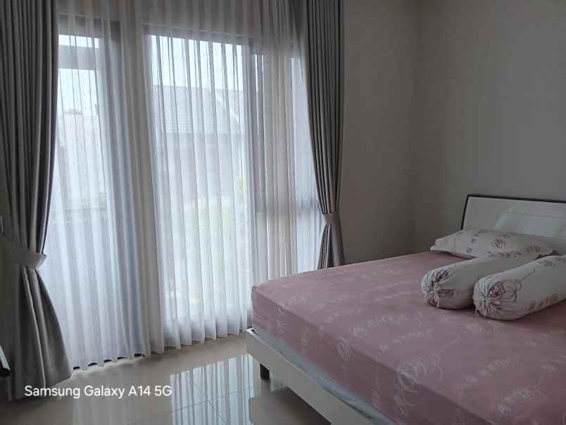 sewa rumah summarecon flora