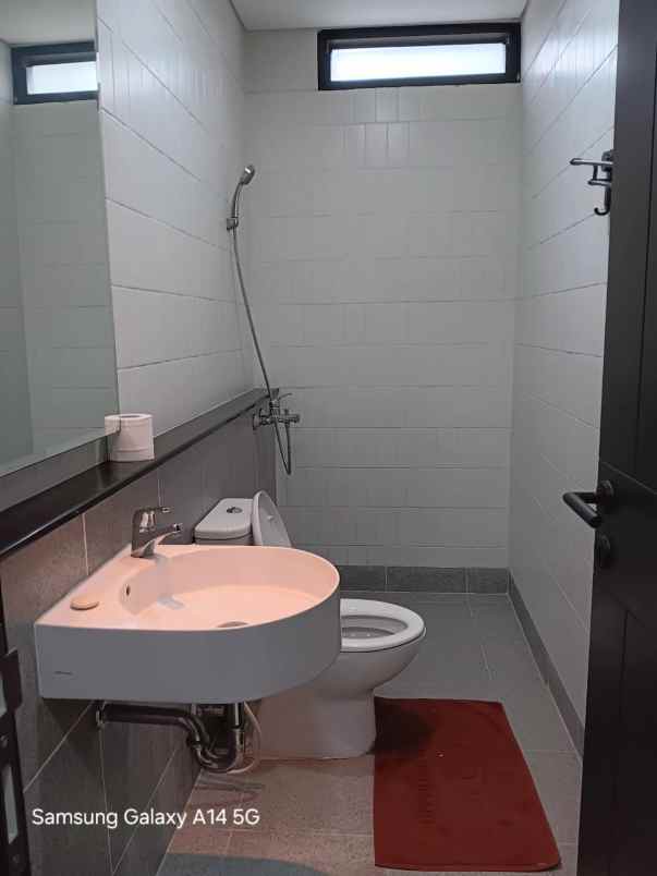 sewa rumah summarecon flora