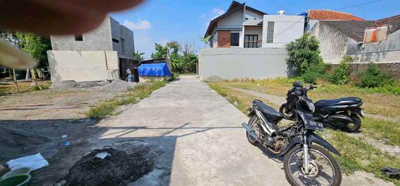 tanah hook dalam cluster di jalan raya berbah sleman