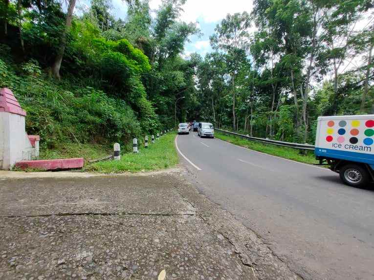 tanah tepi jl raya batujamus