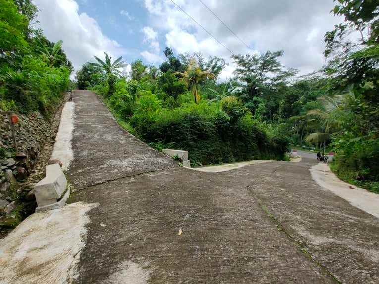 tanah tepi jl raya batujamus