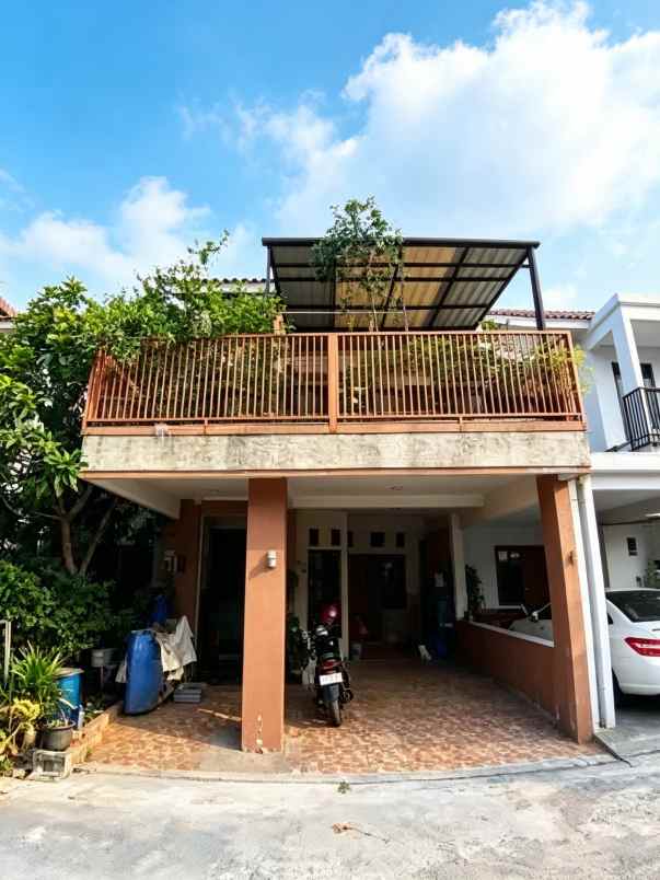 town house premium pekayon bekasi selatan 5 kt art shm