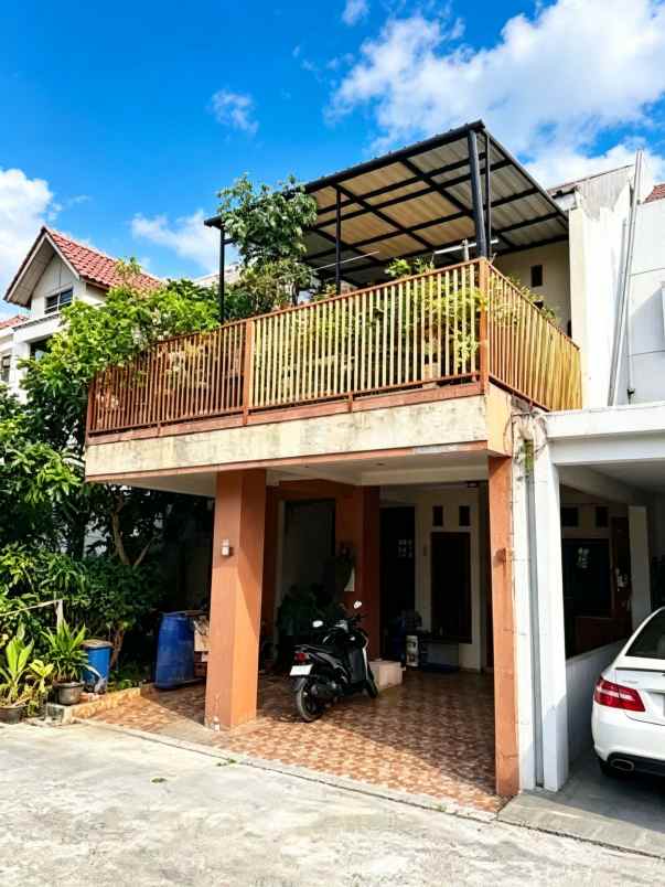 town house premium pekayon bekasi selatan 5 kt art shm
